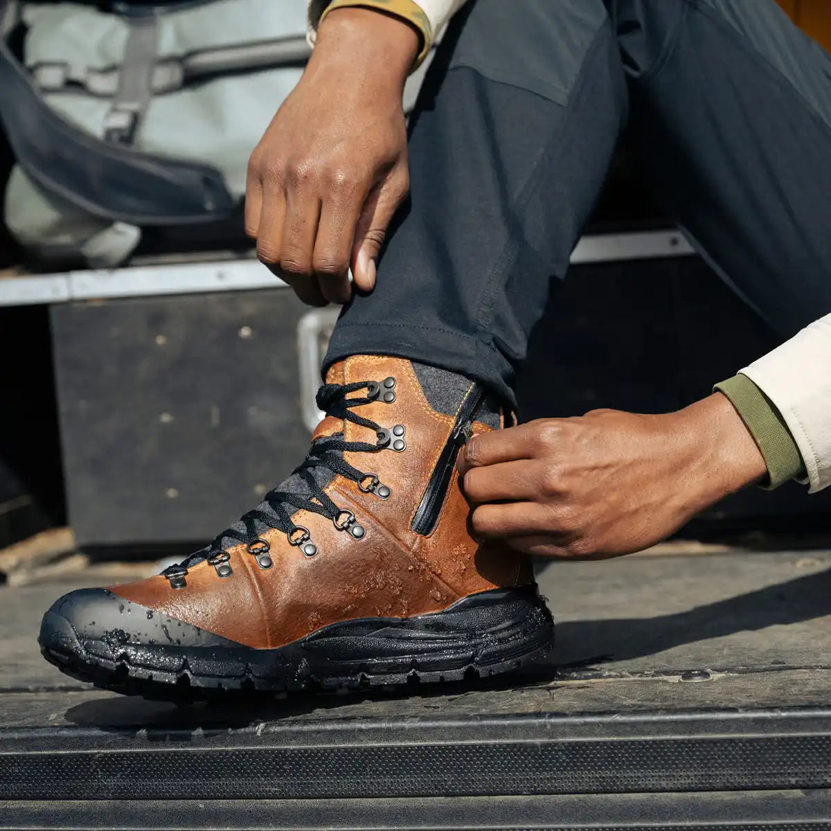 Arctic 600 Side-Zip 7" Bone Brown/Jet Black 200G
