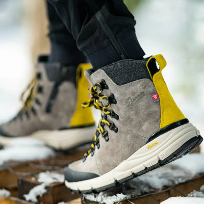 Women's Arctic 600 Side-Zip 7" Driftwood/Yellow 200G